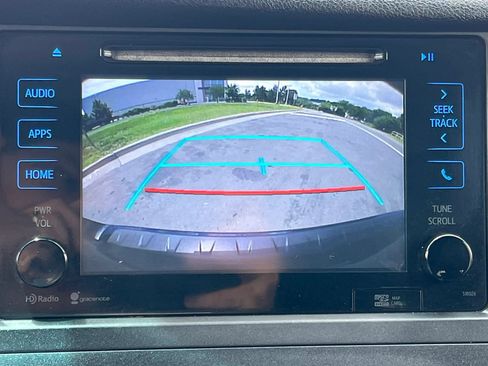 Used 2015 Toyota Sienna SE Premium FWD image 27