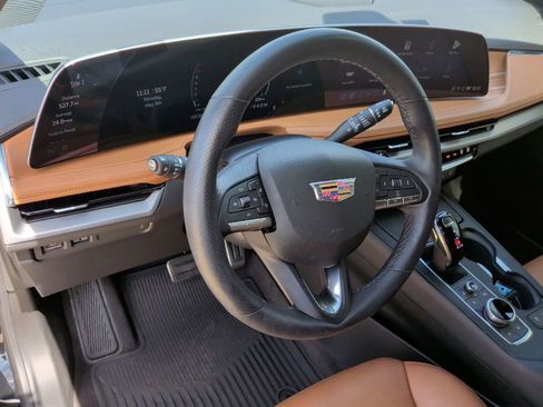 Used 2025 Cadillac XT4 Sport FWD image 14