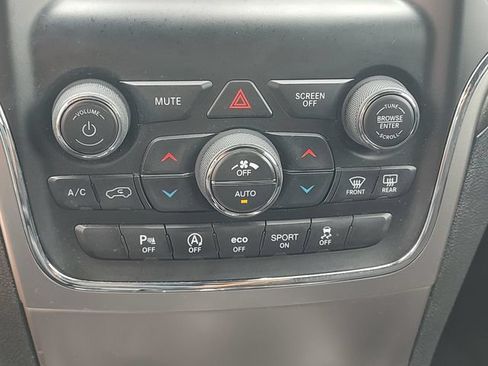 Used 2018 Jeep Grand Cherokee Laredo RWD image 16