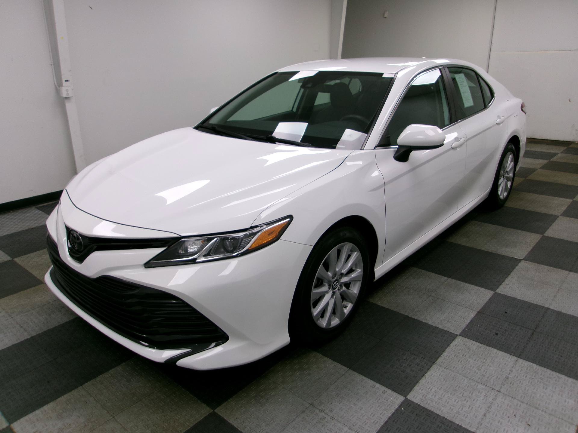 Used 2019 Toyota Camry LE FWD image 1