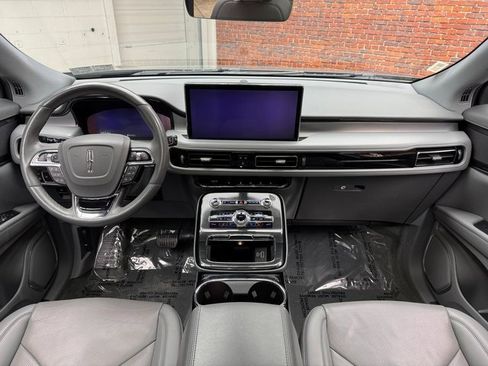 Used 2022 Lincoln Nautilus Reserve image 12