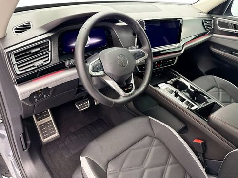 Used 2025 Volkswagen Atlas Peak Edition SE AWD/4WD image 9
