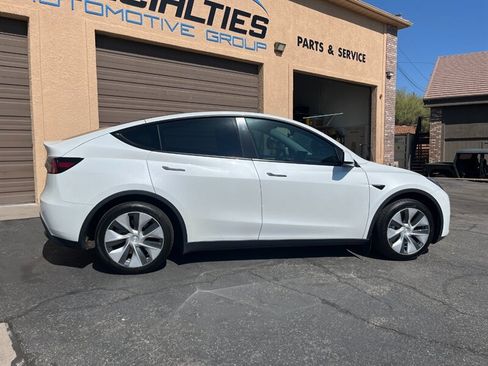 Used 2024 Tesla Model Y Long Range RWD image 6