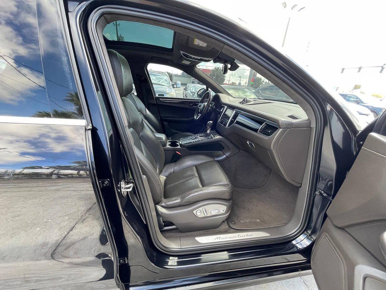 Used 2015 Porsche Macan Turbo w/ Premium Package Plus AWD/4WD image 15