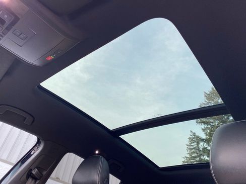 Used 2022 Volkswagen Atlas Cross Sport SEL image 21