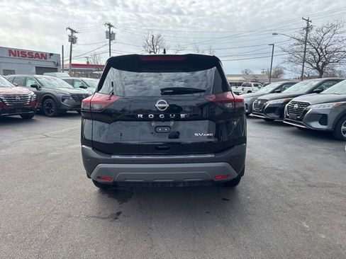 Used 2023 Nissan Rogue SV w/ SV Premium B Package image 3