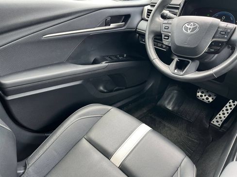 Used 2025 Toyota Camry SE FWD image 39
