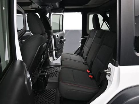 Used 2018 Jeep Wrangler Unlimited Rubicon AWD/4WD image 15