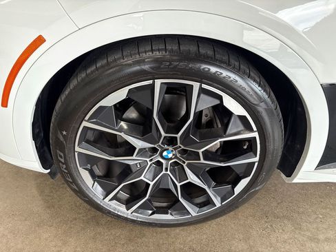 Used 2024 BMW X7 xDrive40i w/ M Sport Package AWD/4WD image 23