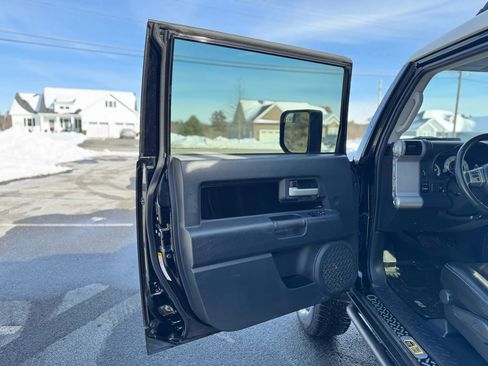 Used 2014 Toyota FJ Cruiser Sport Utility 2D image 13