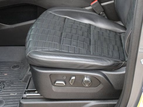 Used 2021 Cadillac Escalade Premium Luxury Platinum image 16