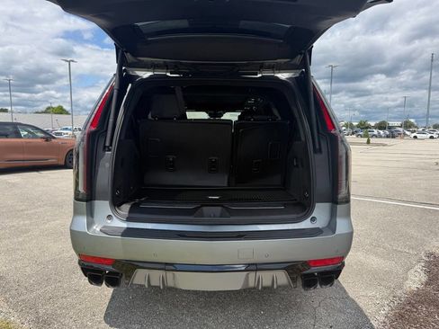 Certified 2024 Cadillac Escalade V w/ Heavy-Duty Trailer Package AWD/4WD image 13