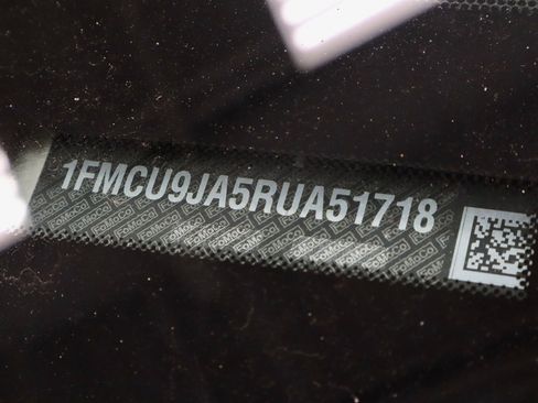 Certified 2024 Ford Escape Platinum image 36