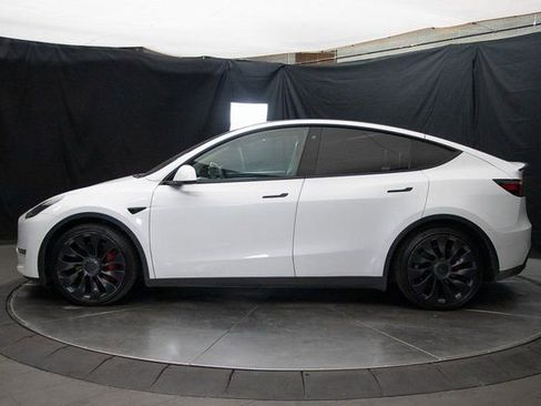 Used 2022 Tesla Model Y Performance image 9