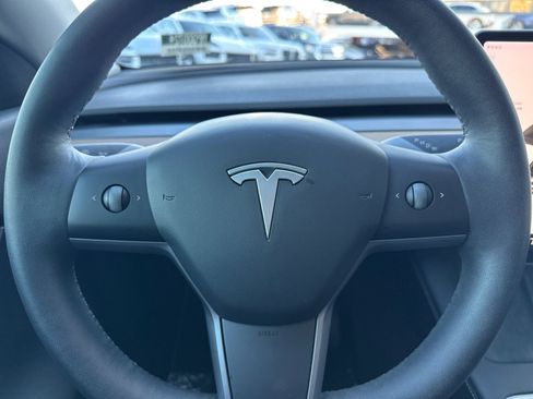 Used 2021 Tesla Model Y Long Range image 22
