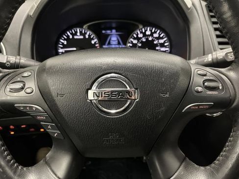 Used 2020 Nissan Pathfinder Platinum image 18