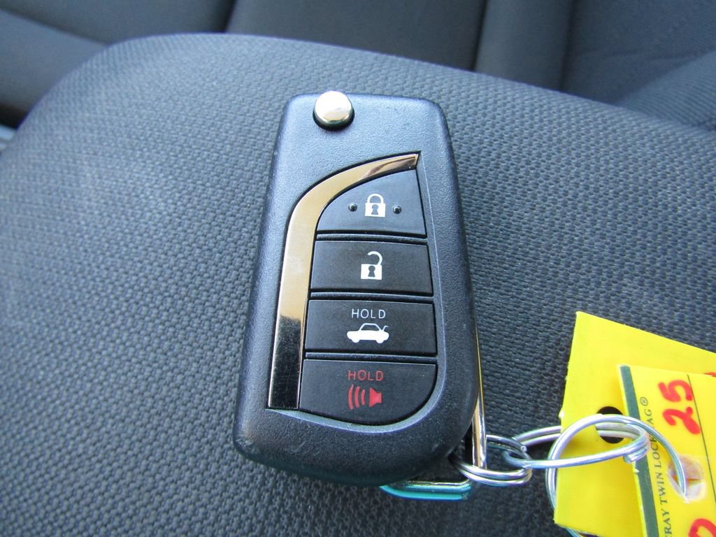 Used 2025 Toyota Corolla LE FWD image 27