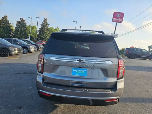 Used 2022 Chevrolet Suburban LT w/ Luxury Package AWD/4WD image 7