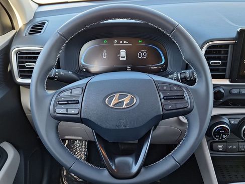 New 2025 Hyundai Venue Limited image 15