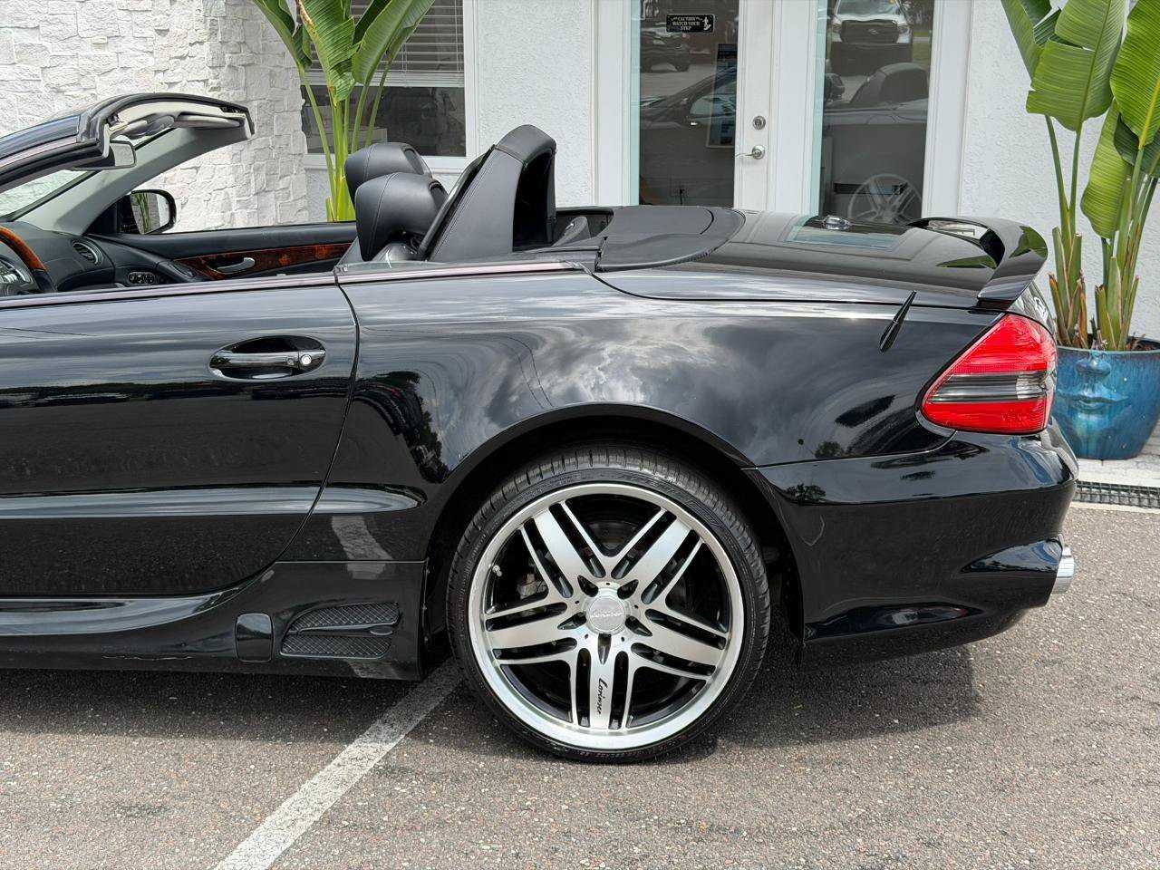 Used 2011 Mercedes-Benz SL 550 image 11