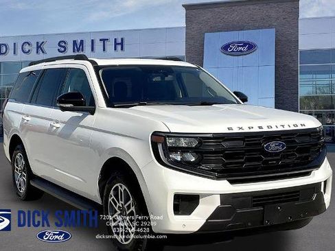 Certified 2025 Ford Expedition Active AWD/4WD image 3