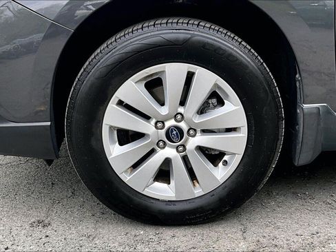 Used 2018 Subaru Outback 2.5i Premium AWD/4WD image 17