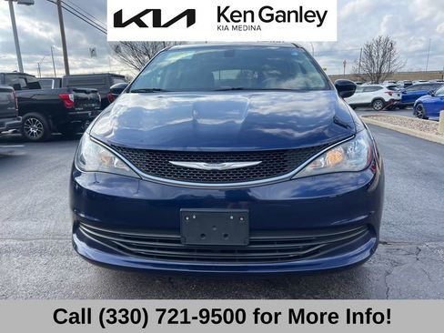 Used 2017 Chrysler Pacifica Touring image 18