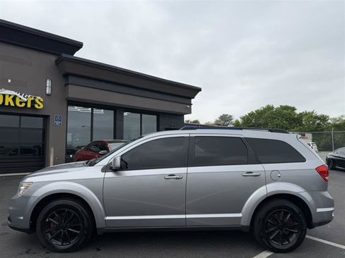 Used 2015 Dodge Journey SXT w/ Flexible Seating Group FWD image 2