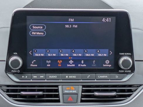 Used 2024 Nissan Altima 2.5 SR FWD image 17
