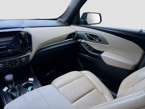 Used 2023 Chevrolet Traverse LS image 21