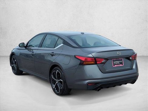 Used 2024 Nissan Altima 2.5 SR FWD image 9