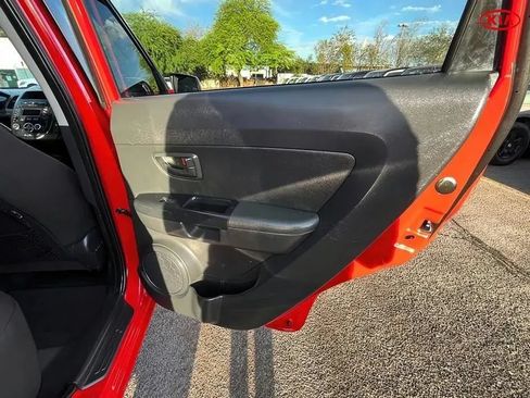 Used 2013 Kia Soul FWD image 17