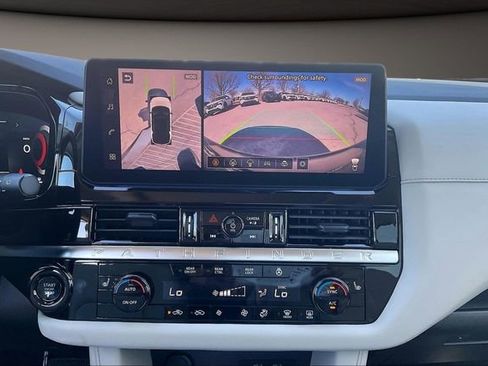 New 2026 Nissan Pathfinder SL image 6