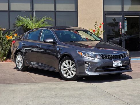 Used 2018 Kia Optima S FWD image 3