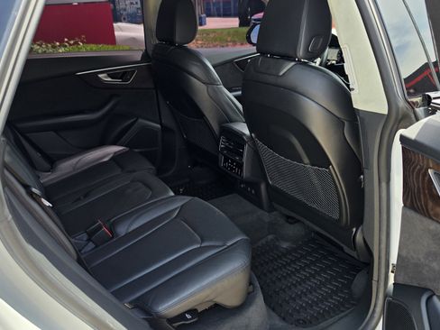 Used 2019 Audi Q8 Prestige w/ Luxury Package AWD/4WD image 32