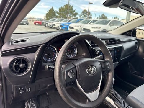 Used 2018 Toyota Corolla L image 17