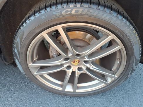Used 2021 Porsche Cayenne w/ Premium Package Plus AWD/4WD image 9
