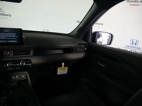 New 2025 Honda Pilot TrailSport image 17