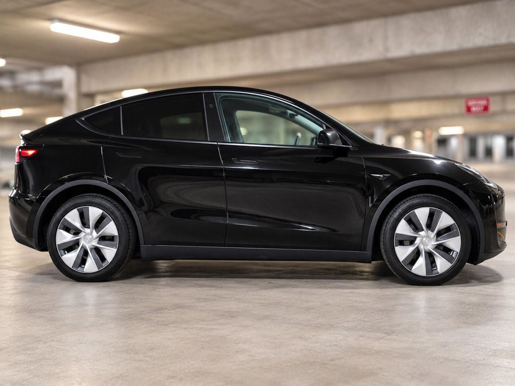 Used 2023 Tesla Model Y Long Range AWD/4WD image 2