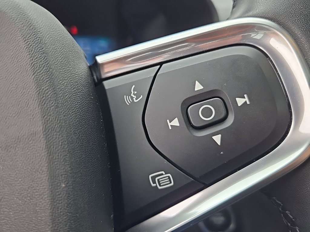 Certified 2025 Volvo XC40 B5 Ultra AWD/4WD image 26