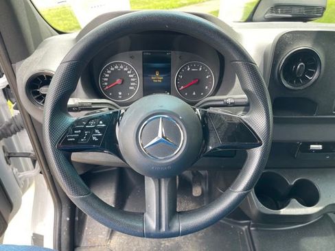 Used 2025 Mercedes-Benz Sprinter 2500 image 12