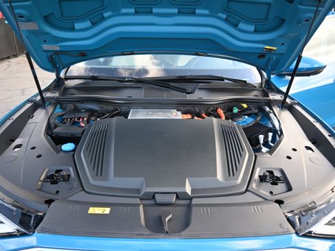 Used 2019 Audi e-tron Premium Plus image 24