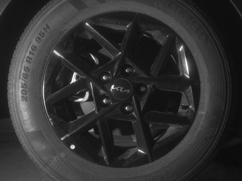 Used 2025 Kia K5 LXS image 15