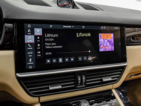 Used 2019 Porsche Cayenne image 24