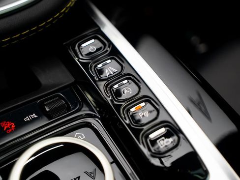 Used 2022 Aston Martin DBX AWD/4WD image 44