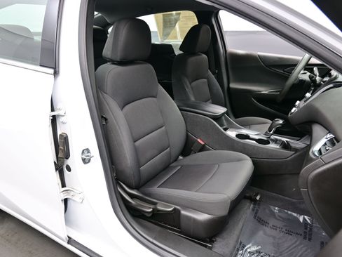 Used 2019 Chevrolet Malibu LT image 14