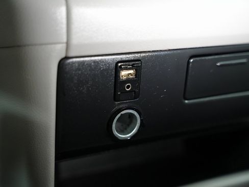 Used 2015 Toyota Sienna LE image 24