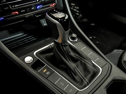 New 2026 Volkswagen Jetta SE FWD image 16