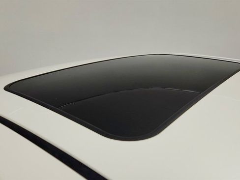 Used 2019 Toyota Corolla LE w/ LE Premium Package w/Moonroof FWD image 10