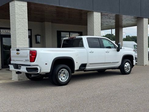 Used 2024 Chevrolet Silverado 3500 High Country w/ Technology Package AWD/4WD image 14